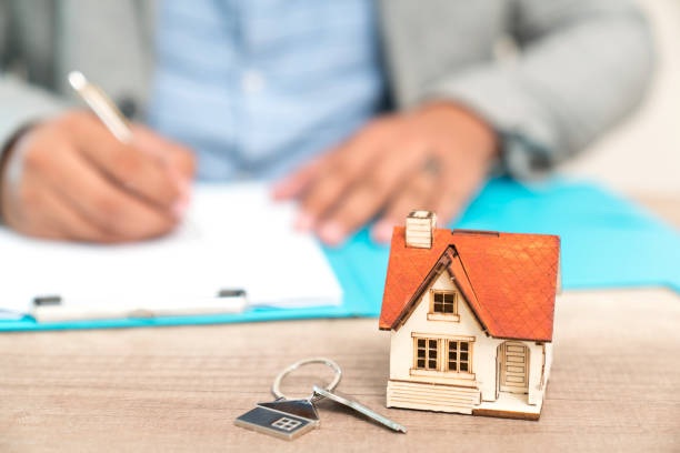 Faire une estimation immobilière en agence ou avec un notaire ?